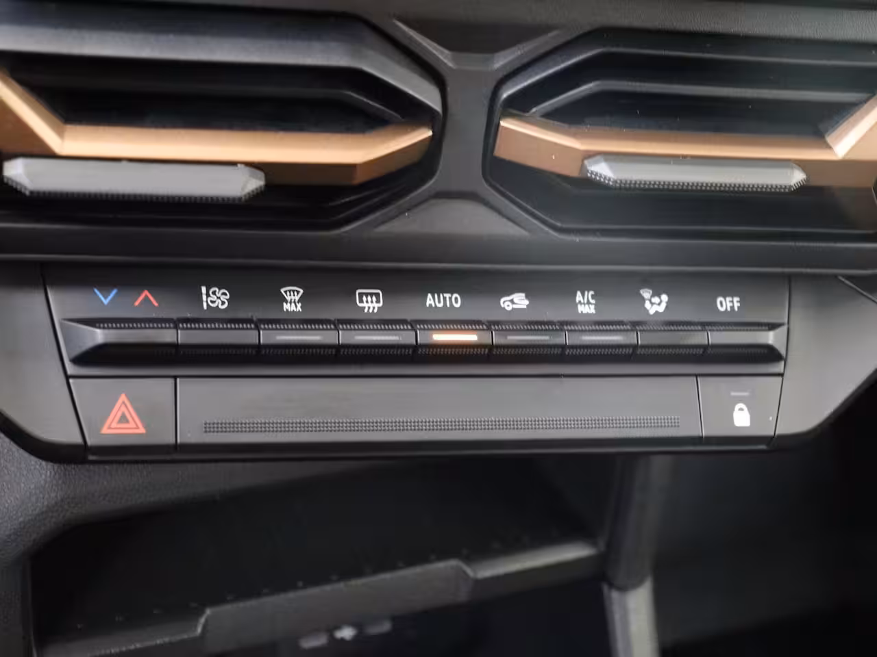 Dacia Duster 1.2 Eco-G 120 extreme | blind spot monitoring | 360 graden camera | verwarmbare voorruit |