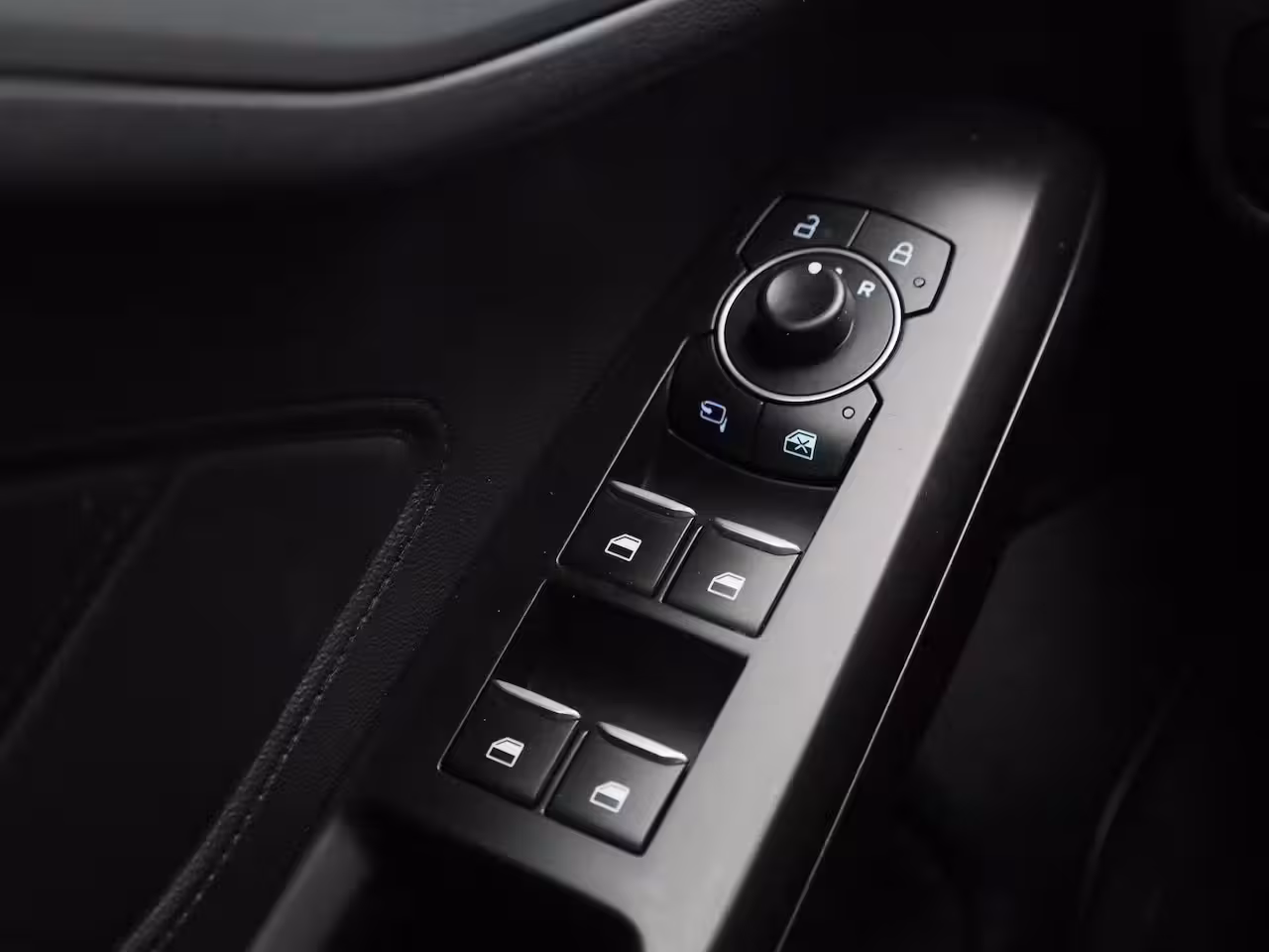 Ford Focus 1.0 EcoBoost Hybrid Titanium Style | Navigatie | Climate Control | Parkeersensoren | Cruis