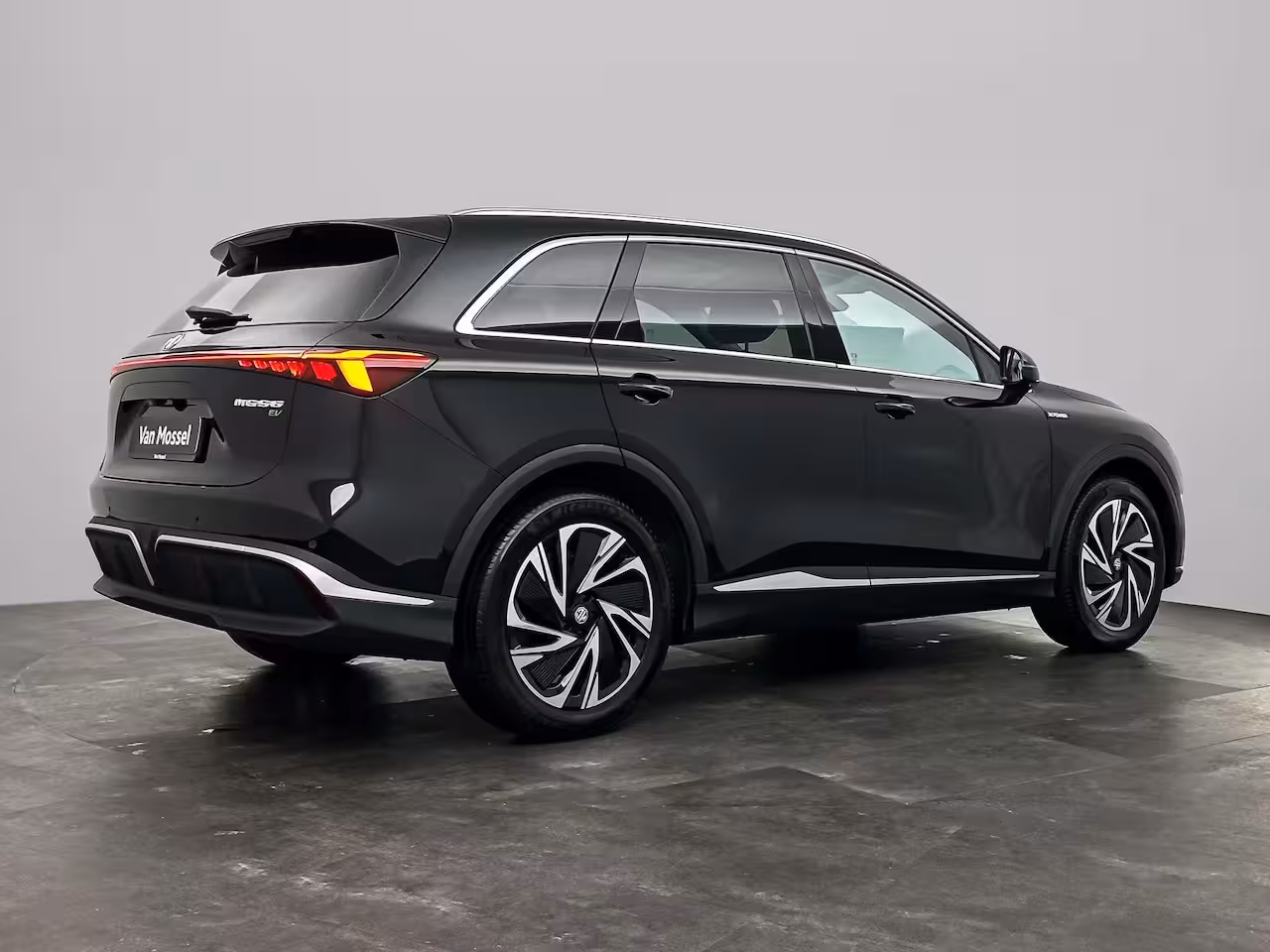 MG MGS6 EV Luxury 2WD 77kWh | 1500kg Trekgewicht | Panoramadak | 360 Camera | Head-Up Display | Ambie