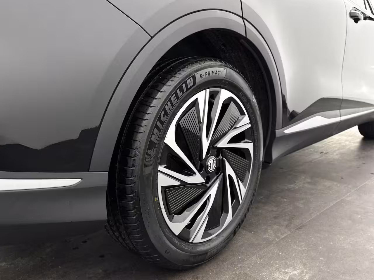 MG MGS6 EV Luxury 2WD 77kWh | 1500kg Trekgewicht | Panoramadak | 360 Camera | Head-Up Display | Ambie