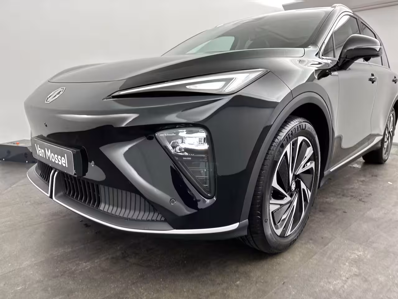MG MGS6 EV Luxury 2WD 77kWh | 1500kg Trekgewicht | Panoramadak | 360 Camera | Head-Up Display | Ambie