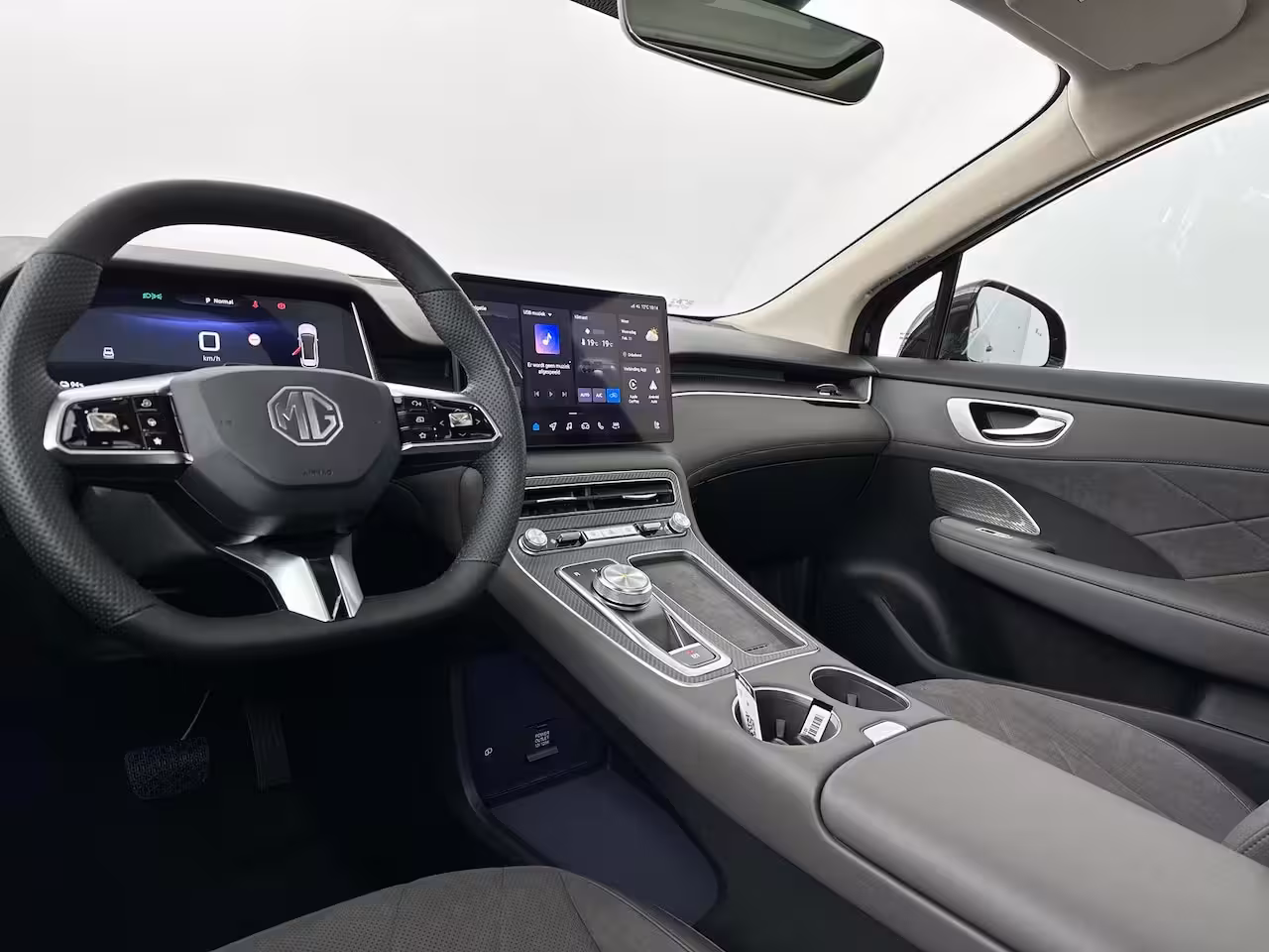 MG MGS6 EV Luxury 2WD 77kWh | 1500kg Trekgewicht | Panoramadak | 360 Camera | Head-Up Display | Ambie