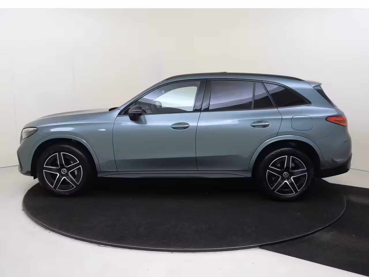 Mercedes-Benz GLC-klasse 300e 4MATIC Business Solution AMG / Winterpakket / Memory-Stoelen / Headup-Display / Trekh