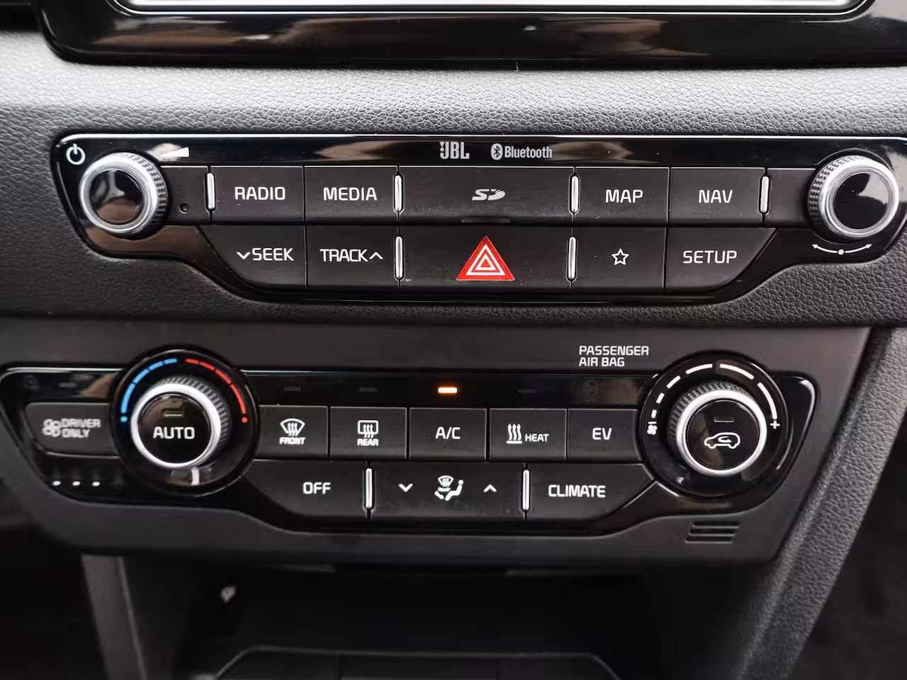 Kia e-Niro ExecutiveLine 64 kWh Leder | Elektr. Stoelen met geheugen | Stoelverwarming en verkoeling