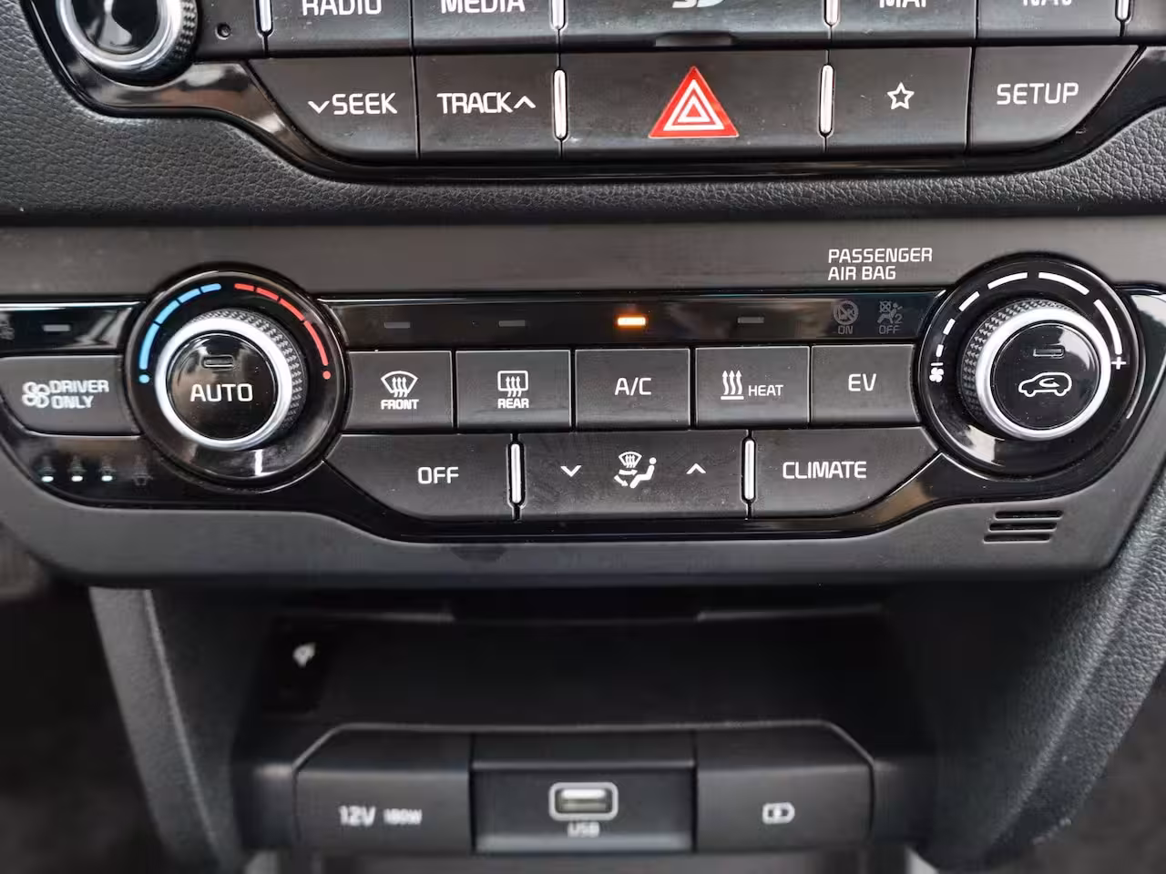 Kia e-Niro ExecutiveLine 64 kWh Leder | Elektr. Stoelen met geheugen | Stoelverwarming en verkoeling