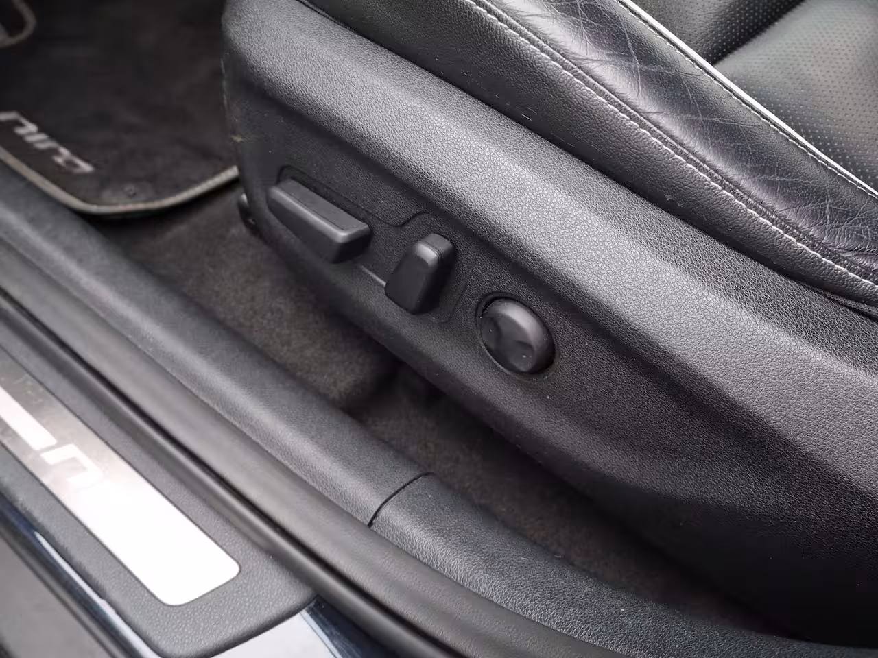 Kia e-Niro ExecutiveLine 64 kWh Leder | Elektr. Stoelen met geheugen | Stoelverwarming en verkoeling