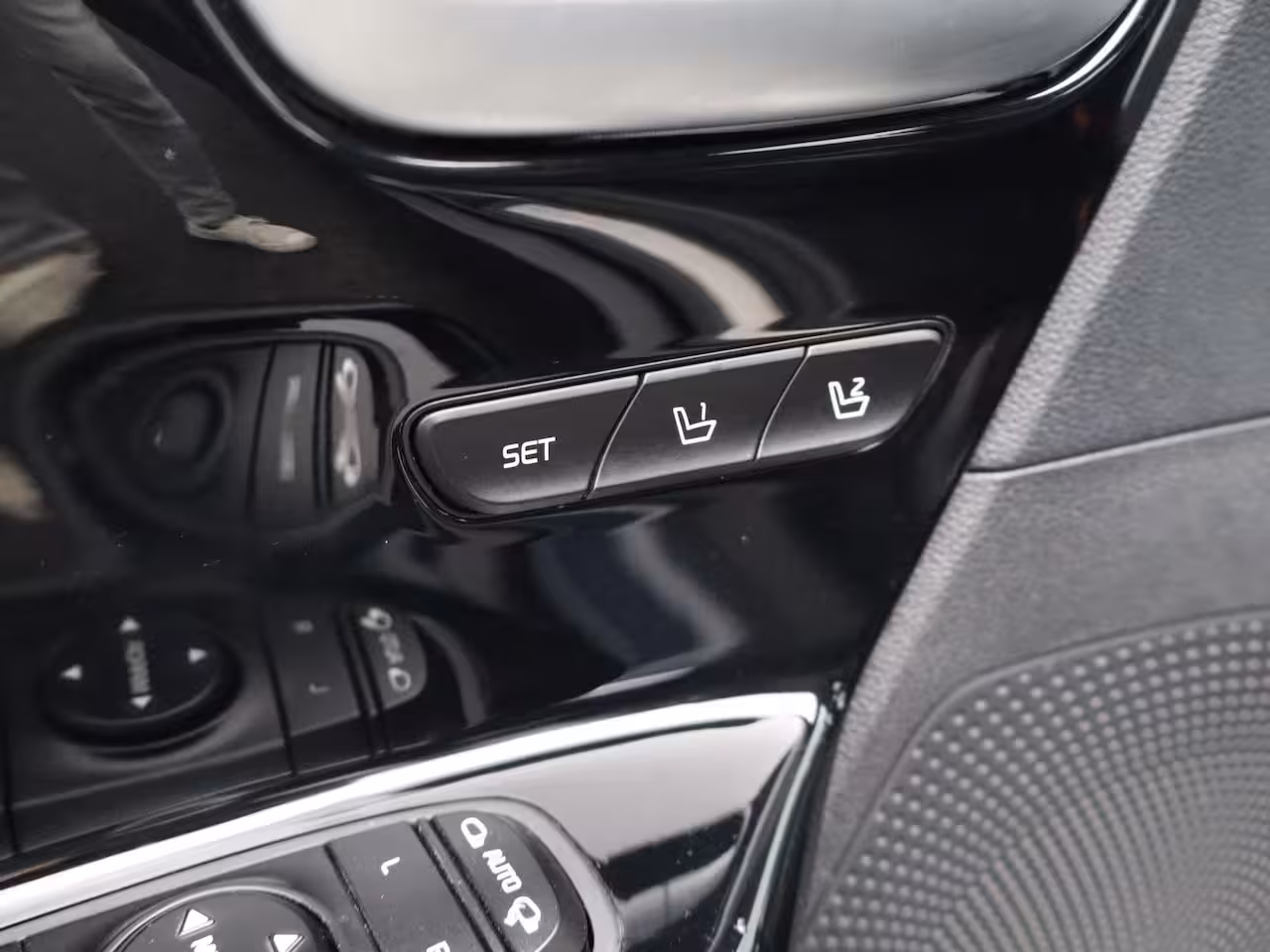 Kia e-Niro ExecutiveLine 64 kWh Leder | Elektr. Stoelen met geheugen | Stoelverwarming en verkoeling
