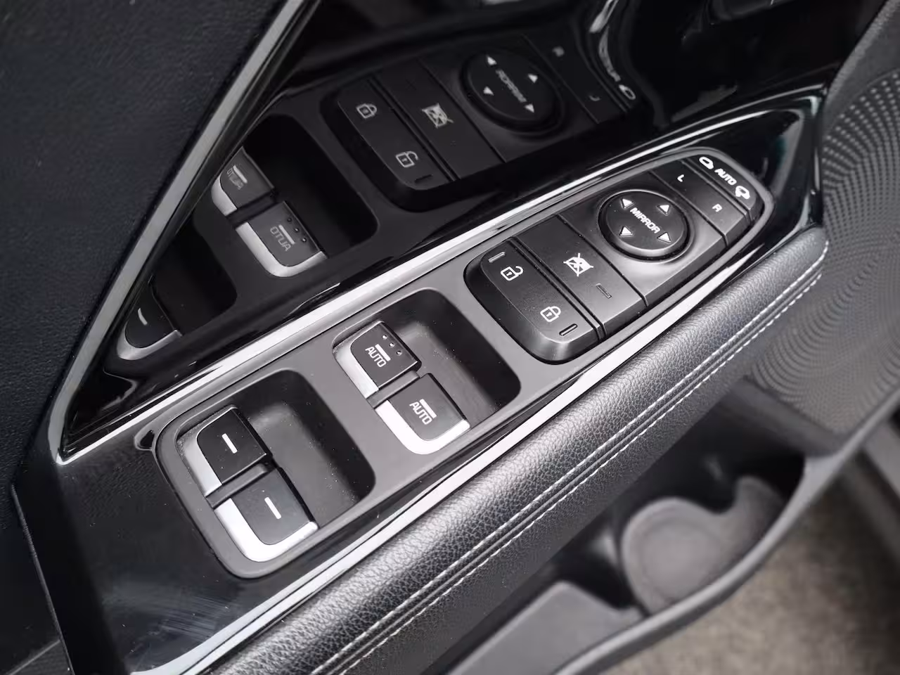 Kia e-Niro ExecutiveLine 64 kWh Leder | Elektr. Stoelen met geheugen | Stoelverwarming en verkoeling