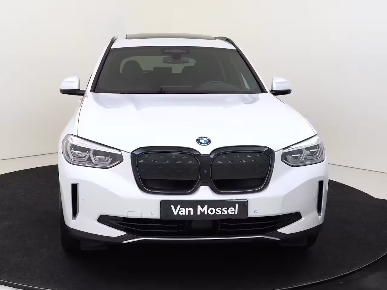 BMW iX3 High Executive 80 kWh | Shadow line pack | Trekhaak | Panoramadak | Apple carplay | Stoelv