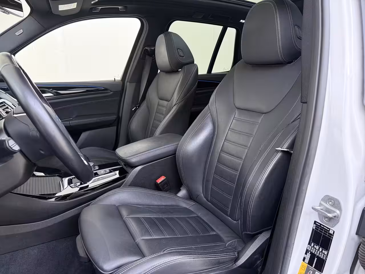 BMW iX3 High Executive 80 kWh | Shadow line pack | Trekhaak | Panoramadak | Apple carplay | Stoelv