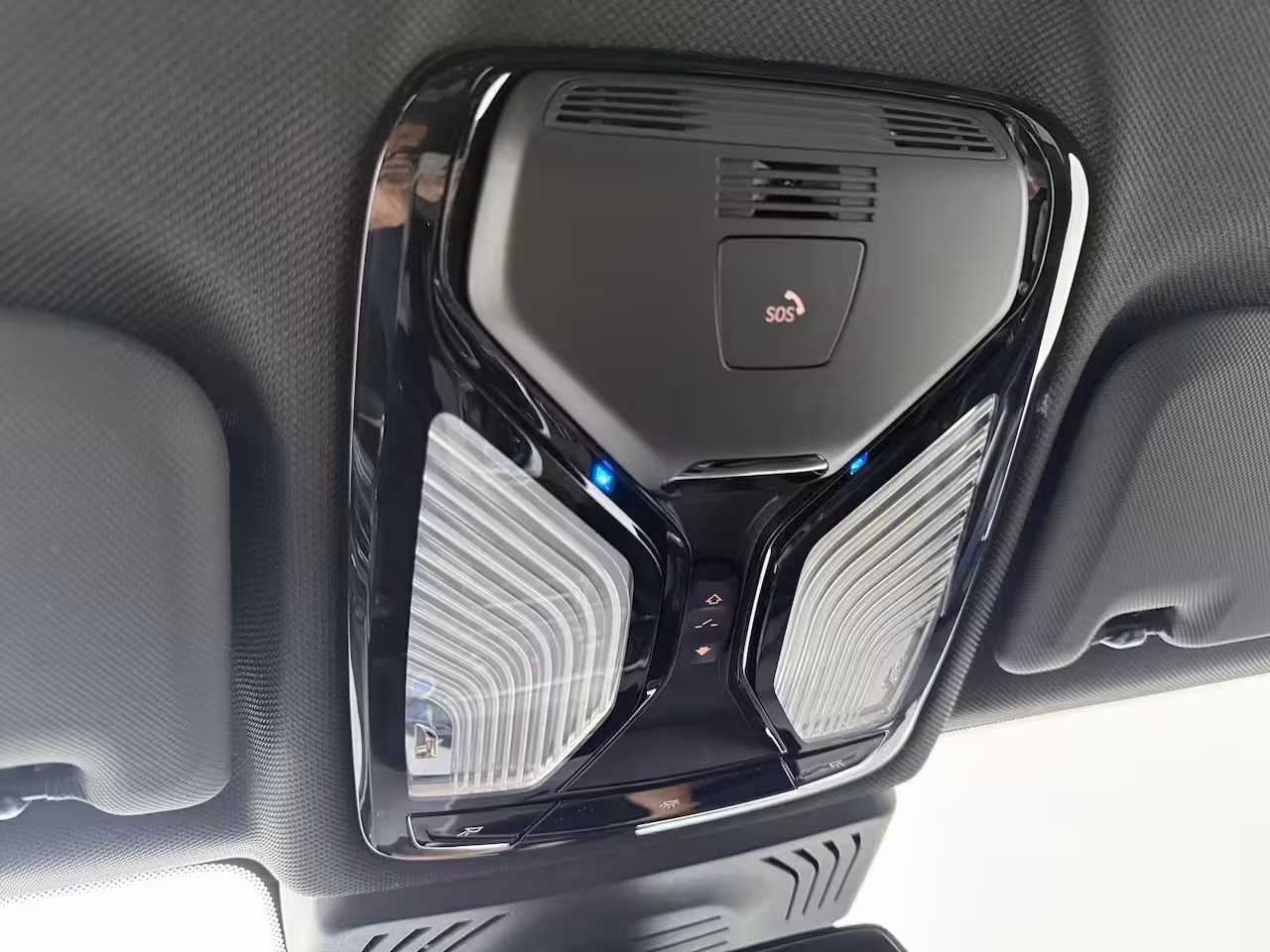BMW iX3 High Executive 80 kWh | Shadow line pack | Trekhaak | Panoramadak | Apple carplay | Stoelv