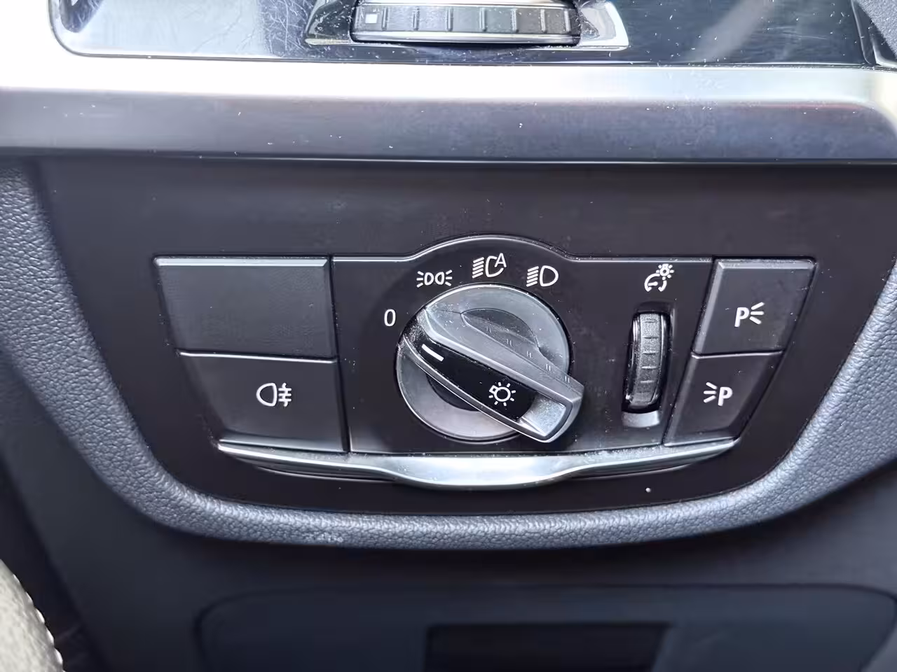 BMW iX3 High Executive 80 kWh | Shadow line pack | Trekhaak | Panoramadak | Apple carplay | Stoelv