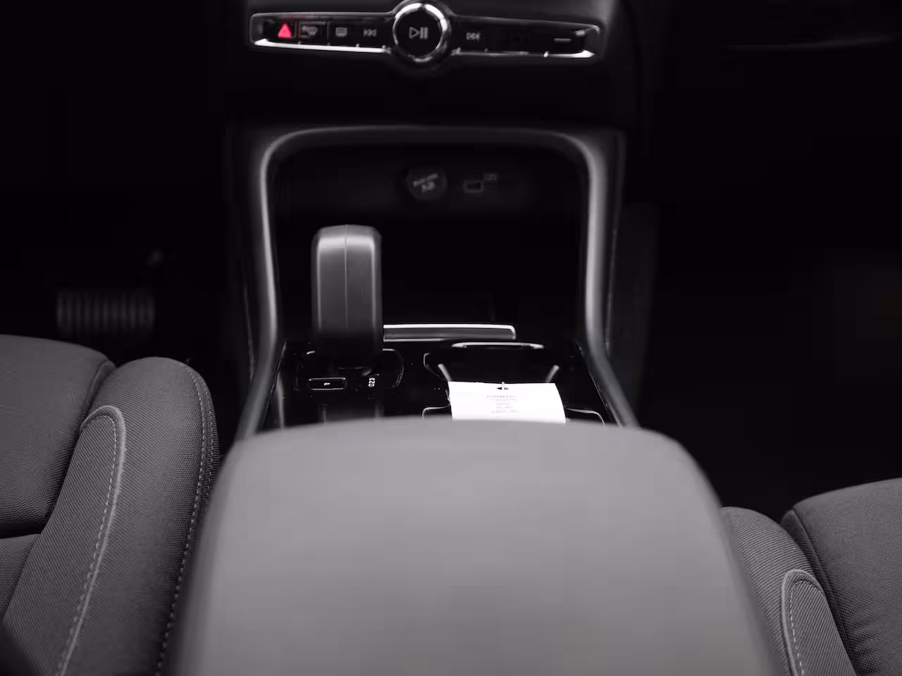 Volvo XC40 Recharge Core | Cruise Control | Achteruitrijcamera | Virtual Cockpit | Climate Control |
