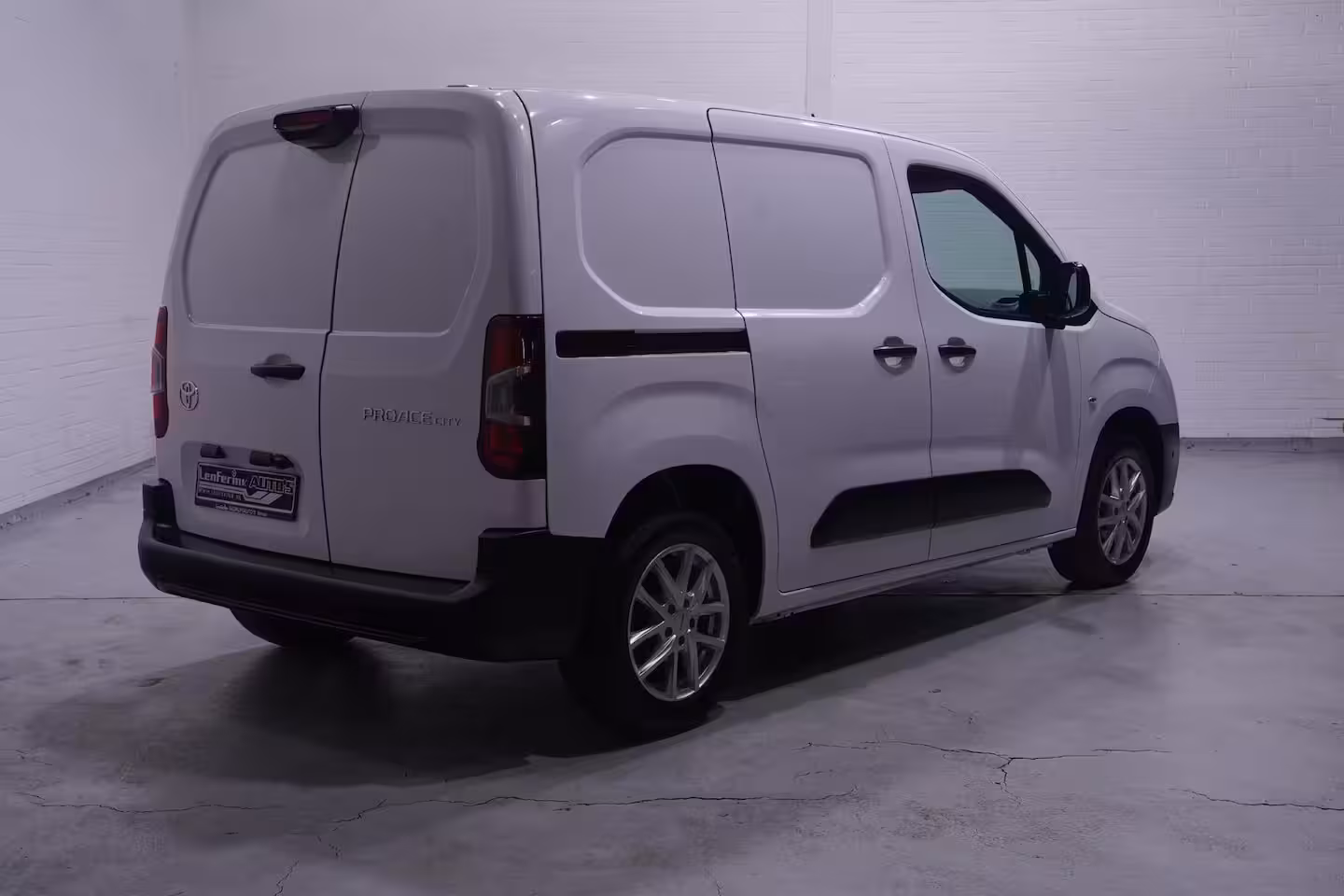 Toyota ProAce City 1.5 D-4D 130 pk L1 Navigator Navi, Camera, Apple Carplay, Cruise Control, Laadruimte Pakke