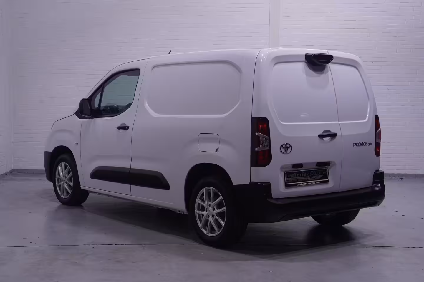 Toyota ProAce City 1.5 D-4D 130 pk L1 Navigator Navi, Camera, Apple Carplay, Cruise Control, Laadruimte Pakke