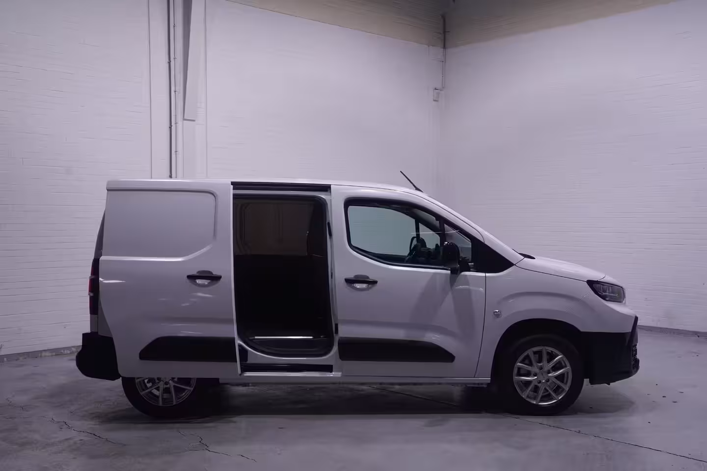 Toyota ProAce City 1.5 D-4D 130 pk L1 Navigator Navi, Camera, Apple Carplay, Cruise Control, Laadruimte Pakke