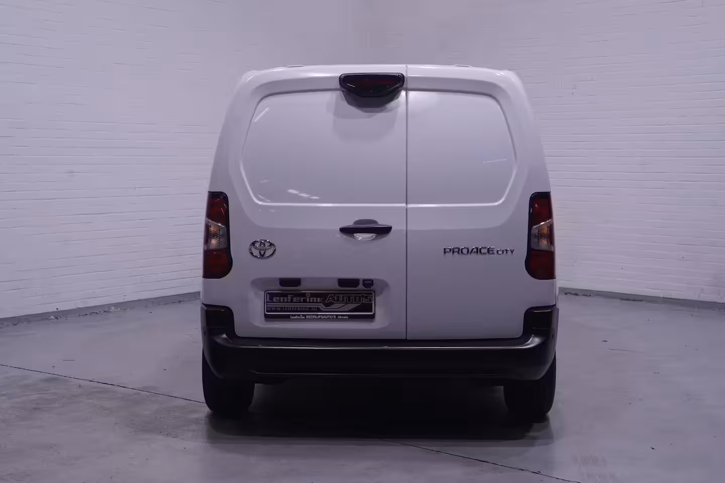 Toyota ProAce City 1.5 D-4D 130 pk L1 Navigator Navi, Camera, Apple Carplay, Cruise Control, Laadruimte Pakke