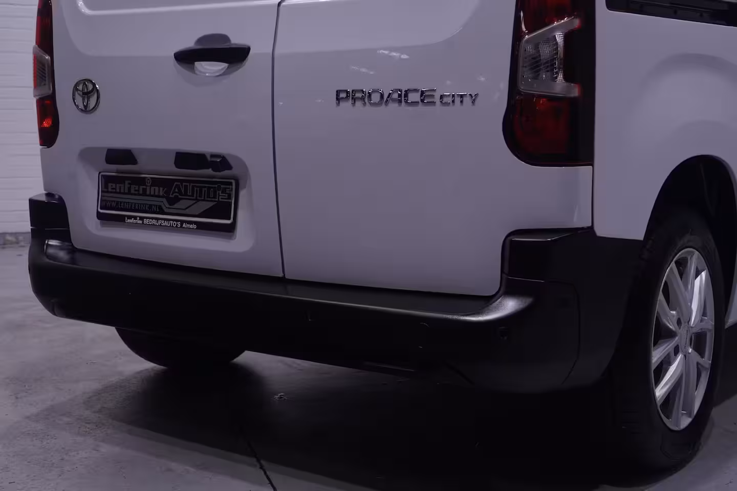 Toyota ProAce City 1.5 D-4D 130 pk L1 Navigator Navi, Camera, Apple Carplay, Cruise Control, Laadruimte Pakke