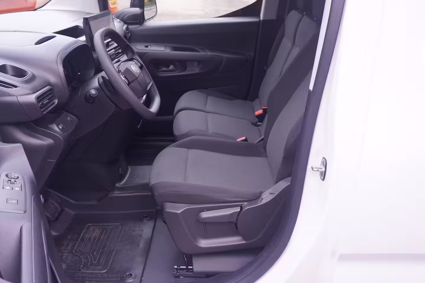 Toyota ProAce City 1.5 D-4D 130 pk L1 Navigator Navi, Camera, Apple Carplay, Cruise Control, Laadruimte Pakke