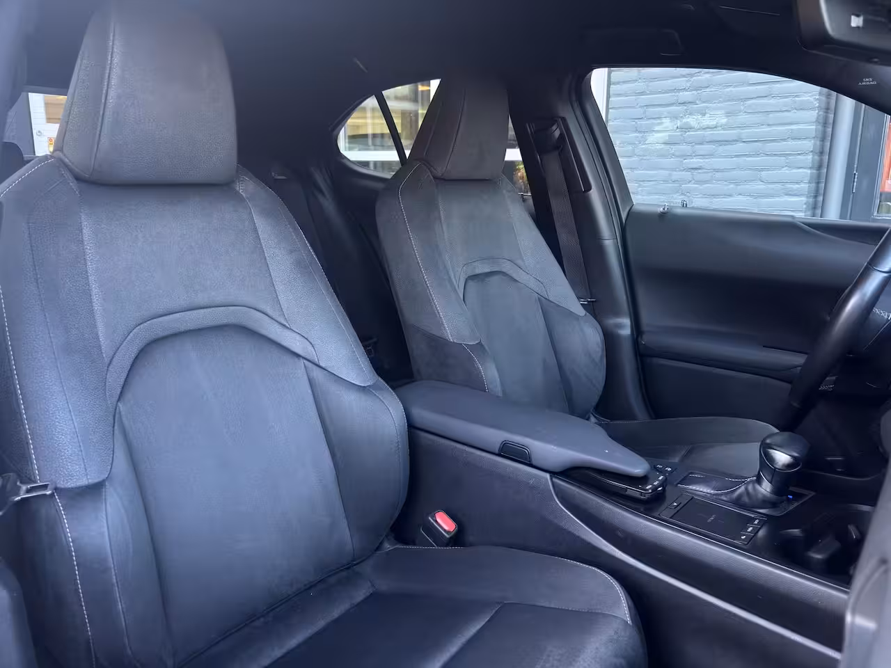 Lexus UX 250h AWD Executive Line | Adaptieve Cruise Control | Verwarmde voorstoelen | Alcantara Bek