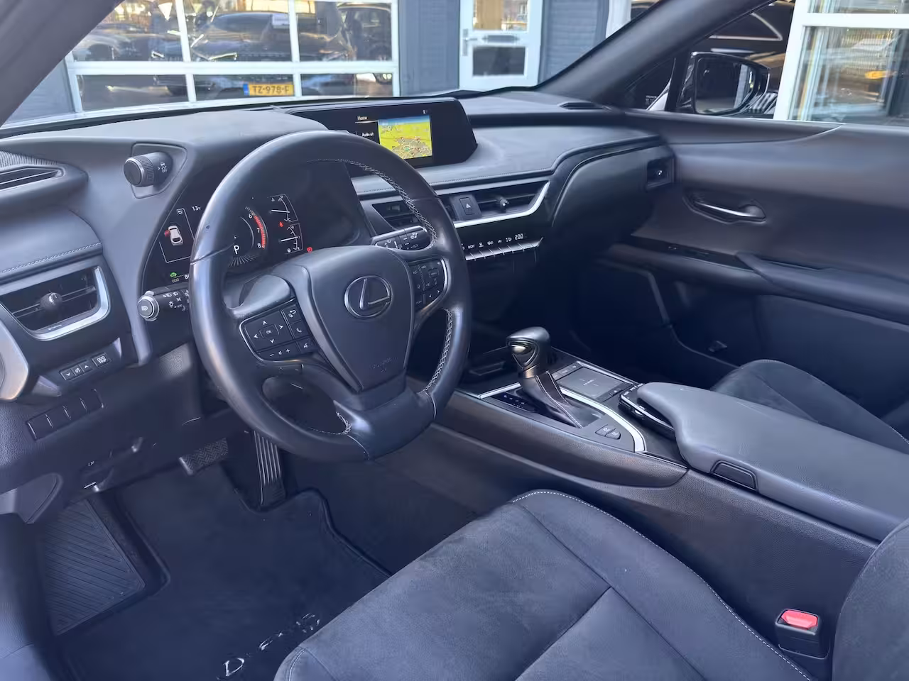 Lexus UX 250h AWD Executive Line | Adaptieve Cruise Control | Verwarmde voorstoelen | Alcantara Bek