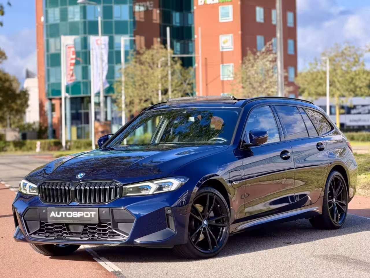 BMW 3-serie Touring 320e M-Sport Pano Laser ACC Trekhaak