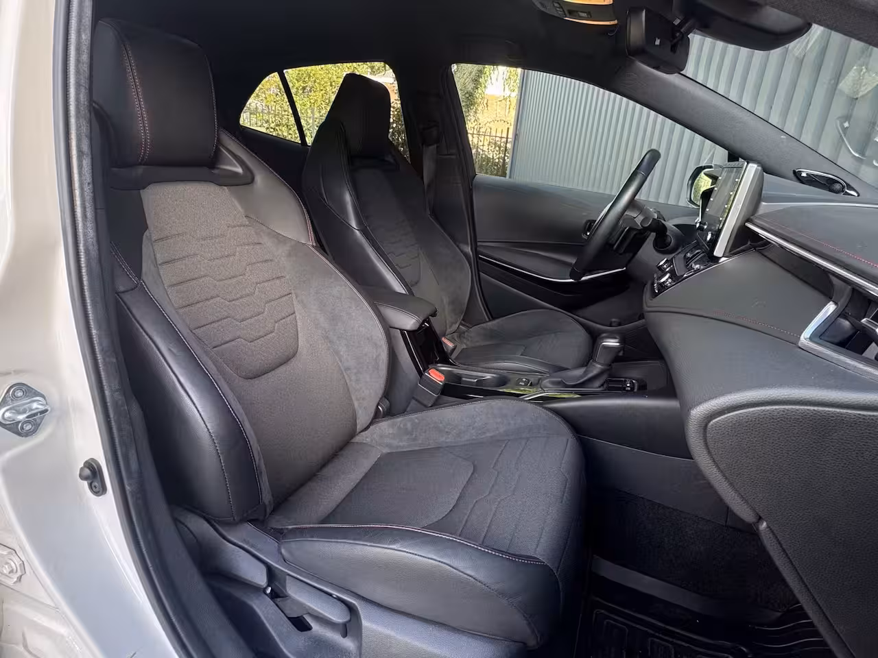 Toyota Corolla 2.0 Hybrid 184 pk Executive Two-Tone, Dealeronderh, JBL