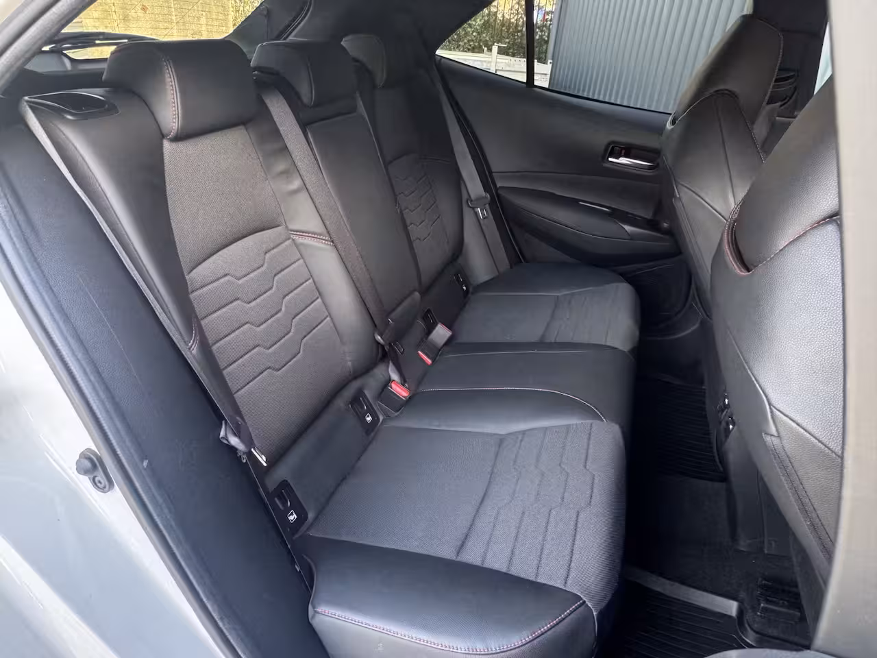 Toyota Corolla 2.0 Hybrid 184 pk Executive Two-Tone, Dealeronderh, JBL