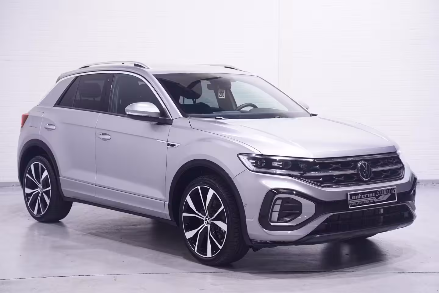 Volkswagen T-Roc 1.5 TSI 150 pk Aut. R Line Ext/Int. Matrix LED Dodehoek Assist, Elek. Achterklep, 19" LMV,