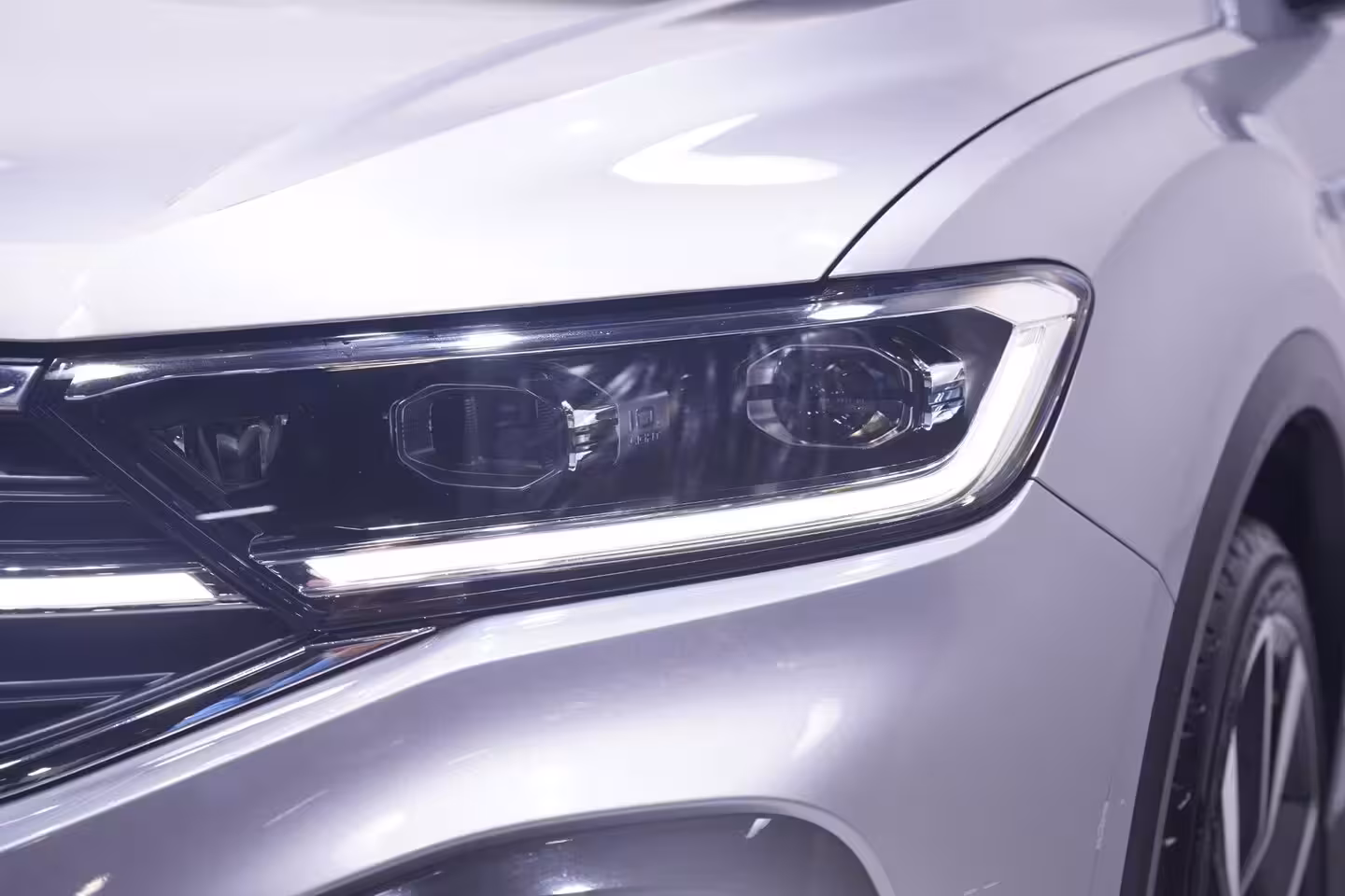 Volkswagen T-Roc 1.5 TSI 150 pk Aut. R Line Ext/Int. Matrix LED Dodehoek Assist, Elek. Achterklep, 19" LMV,