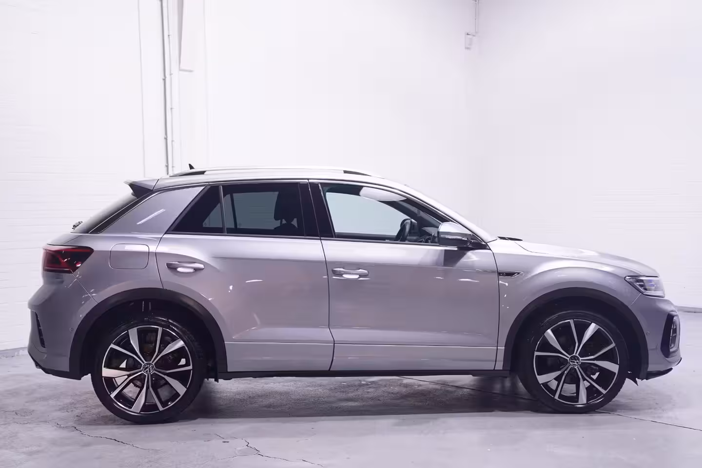 Volkswagen T-Roc 1.5 TSI 150 pk Aut. R Line Ext/Int. Matrix LED Dodehoek Assist, Elek. Achterklep, 19" LMV,