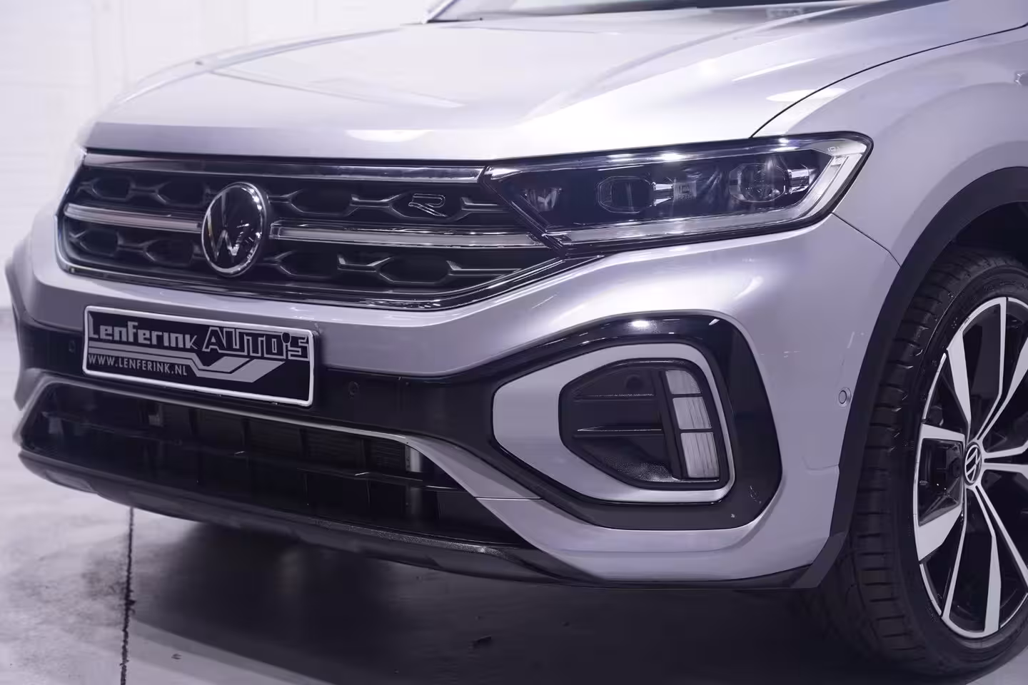 Volkswagen T-Roc 1.5 TSI 150 pk Aut. R Line Ext/Int. Matrix LED Dodehoek Assist, Elek. Achterklep, 19" LMV,