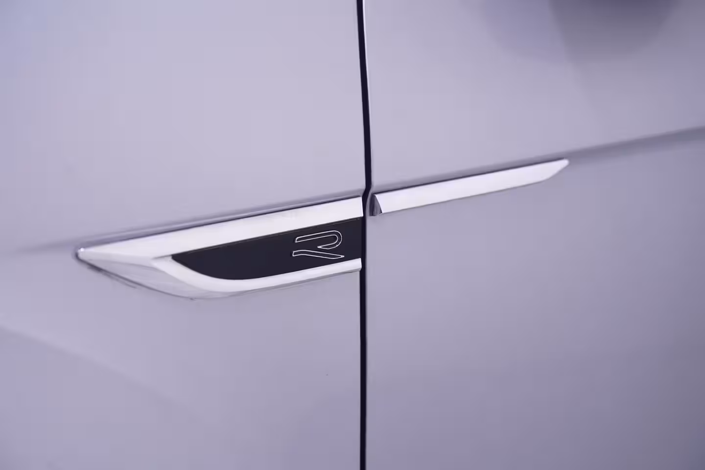 Volkswagen T-Roc 1.5 TSI 150 pk Aut. R Line Ext/Int. Matrix LED Dodehoek Assist, Elek. Achterklep, 19" LMV,