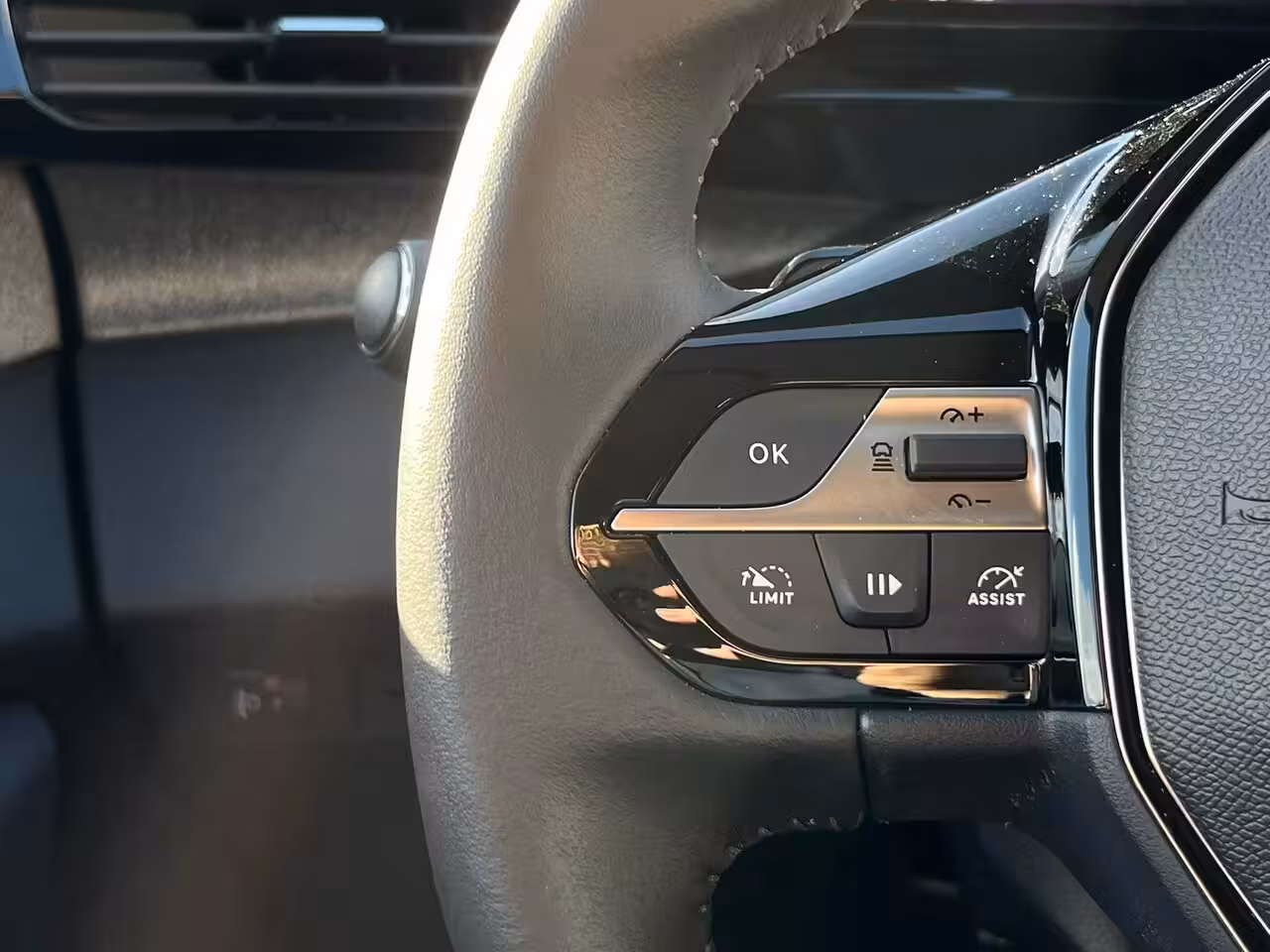 Peugeot 308 SW 1.2 Hybrid 136 e-DCS6 Allure Stoel/stuur verwarming | Carplay | 360° Camera | | Achterbank