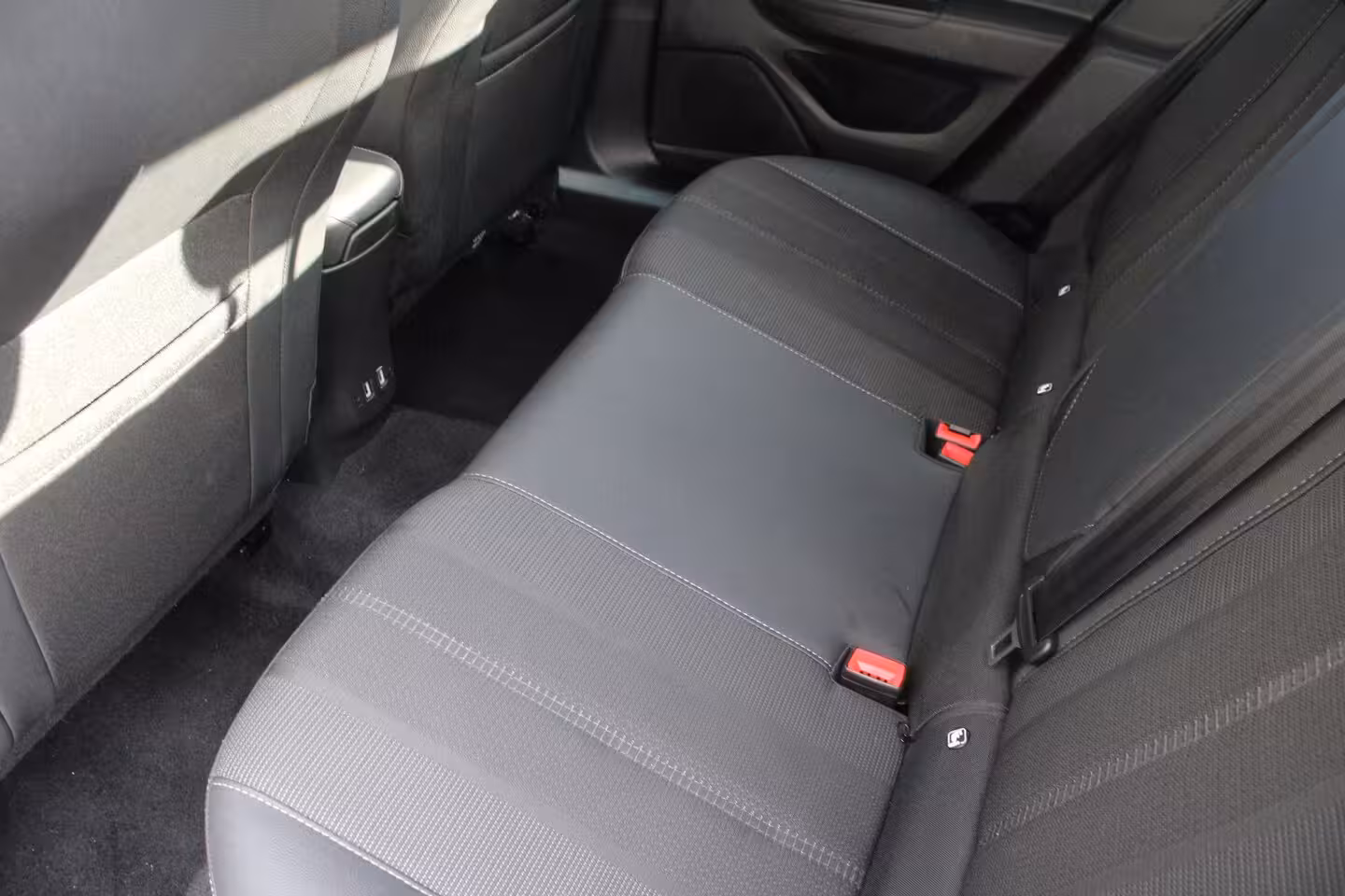 Opel Mokka-e GS 54 kWh | Fase 3 laden | Navigatie | Camera | Stuurverwarming | Apple carplay | Bluetoot