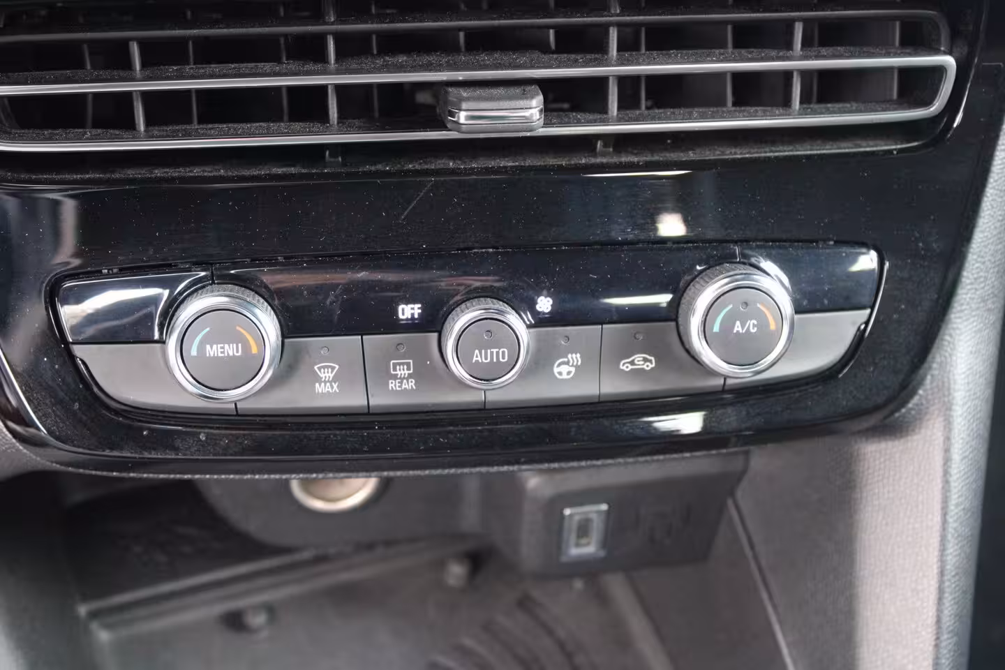Opel Mokka-e GS 54 kWh | Fase 3 laden | Navigatie | Camera | Stuurverwarming | Apple carplay | Bluetoot