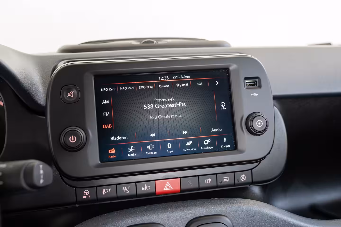 Fiat Panda 1.0 Hybrid | Climate Controle | Parkeersensoren | Apple Carplay & Android Auto | Bestuurde