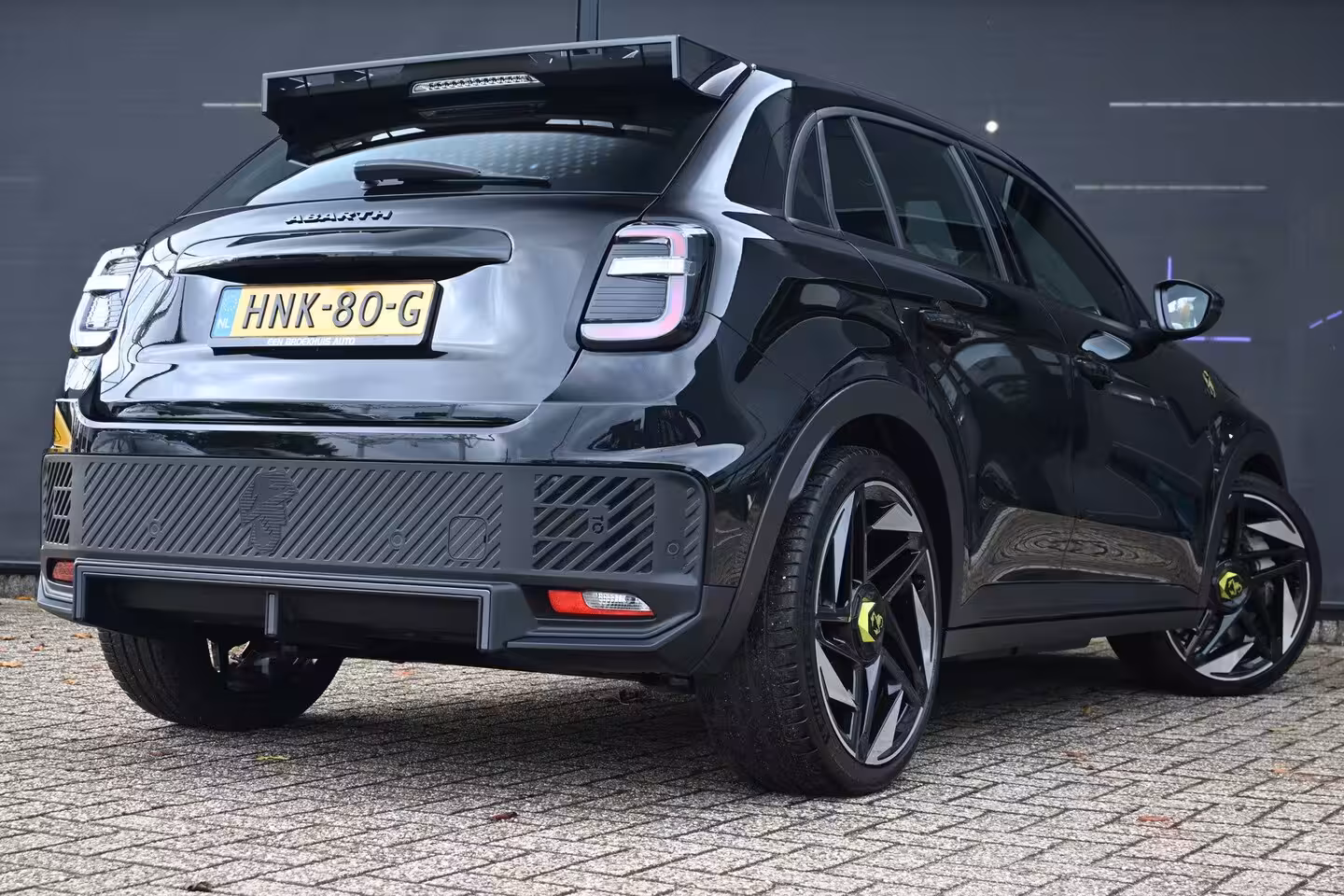 Abarth 600e Turismo 54 kWh 96%SOH | Navigatie by App | Parkeersensoren | Full-LED |