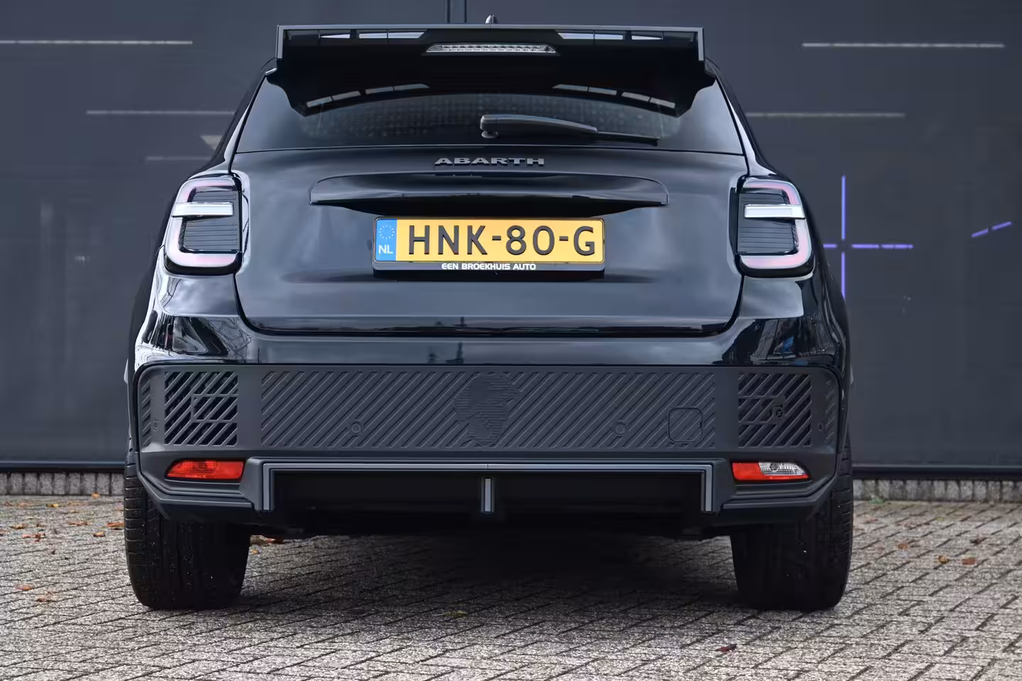 Abarth 600e Turismo 54 kWh 96%SOH | Navigatie by App | Parkeersensoren | Full-LED |