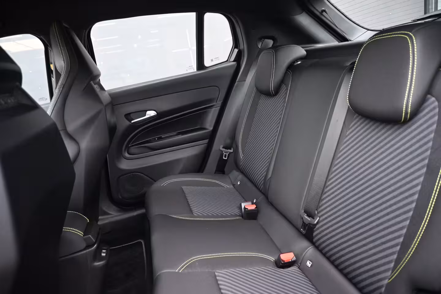 Abarth 600e Turismo 54 kWh 96%SOH | Navigatie by App | Parkeersensoren | Full-LED |