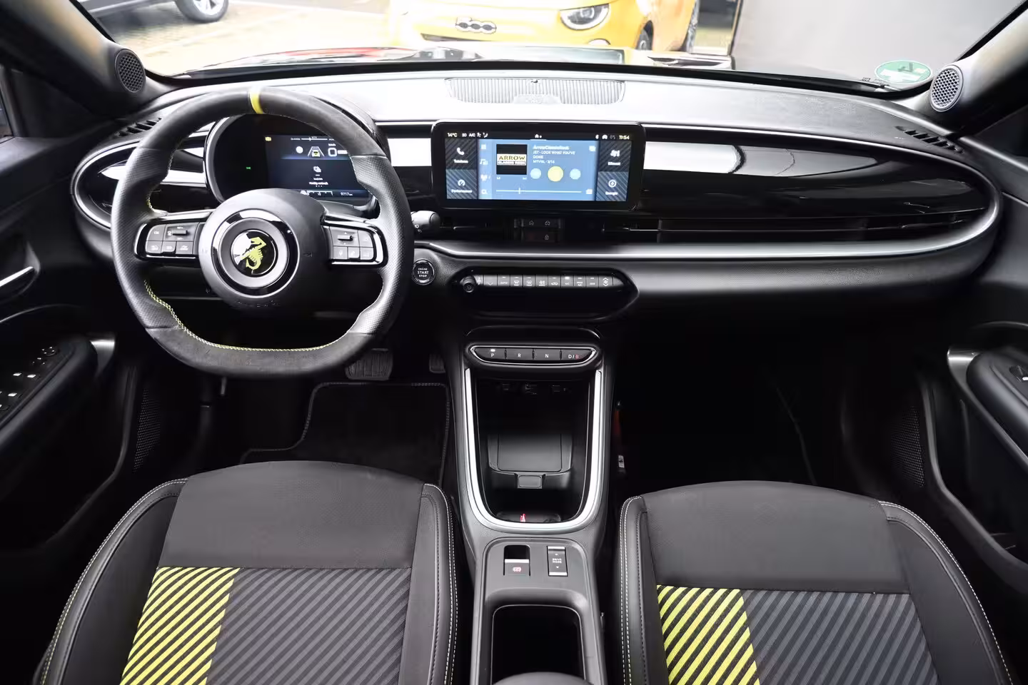Abarth 600e Turismo 54 kWh 96%SOH | Navigatie by App | Parkeersensoren | Full-LED |