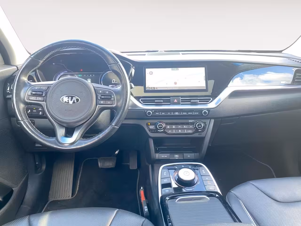 Kia e-Niro ExecutiveLine 64 kWh | Climate control | Leder | Stoel + stuurverwarming en ventilatie | S