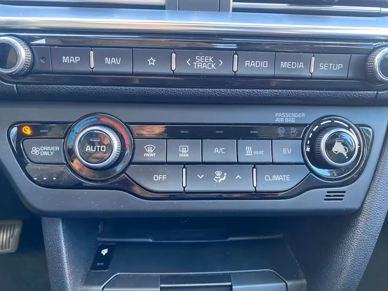 Kia e-Niro ExecutiveLine 64 kWh | Climate control | Leder | Stoel + stuurverwarming en ventilatie | S