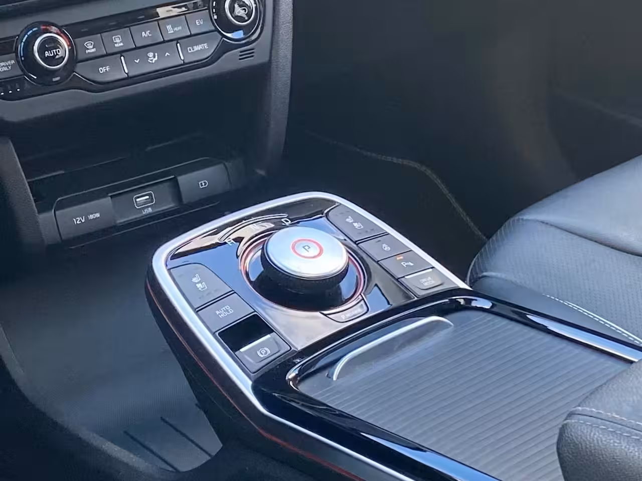 Kia e-Niro ExecutiveLine 64 kWh | Climate control | Leder | Stoel + stuurverwarming en ventilatie | S