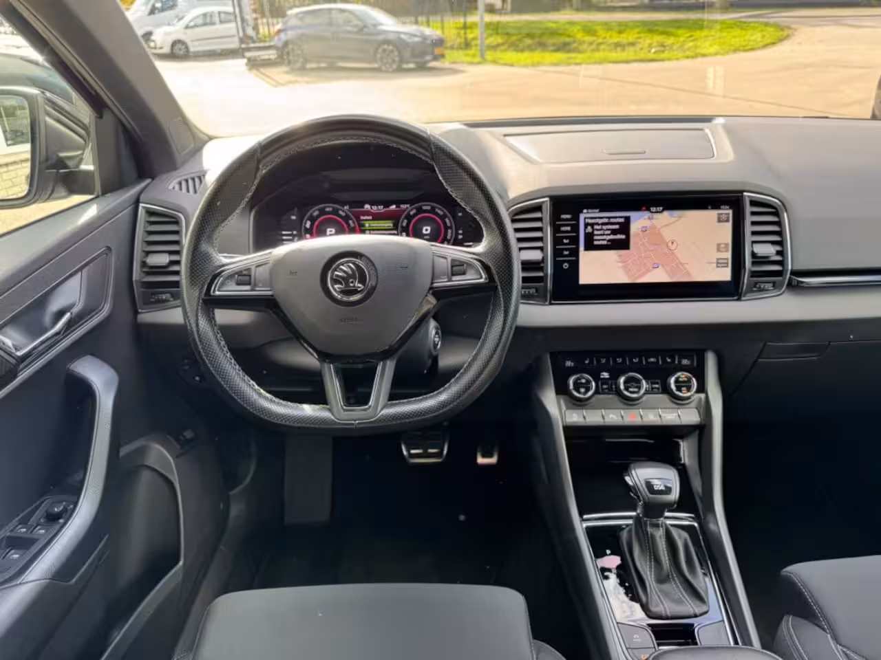 Skoda Karoq 1.5 TSI SPORTLINE Sportstoelen Zwartoptiek Stoelverw. voor/achter Keyless Sfeerverl