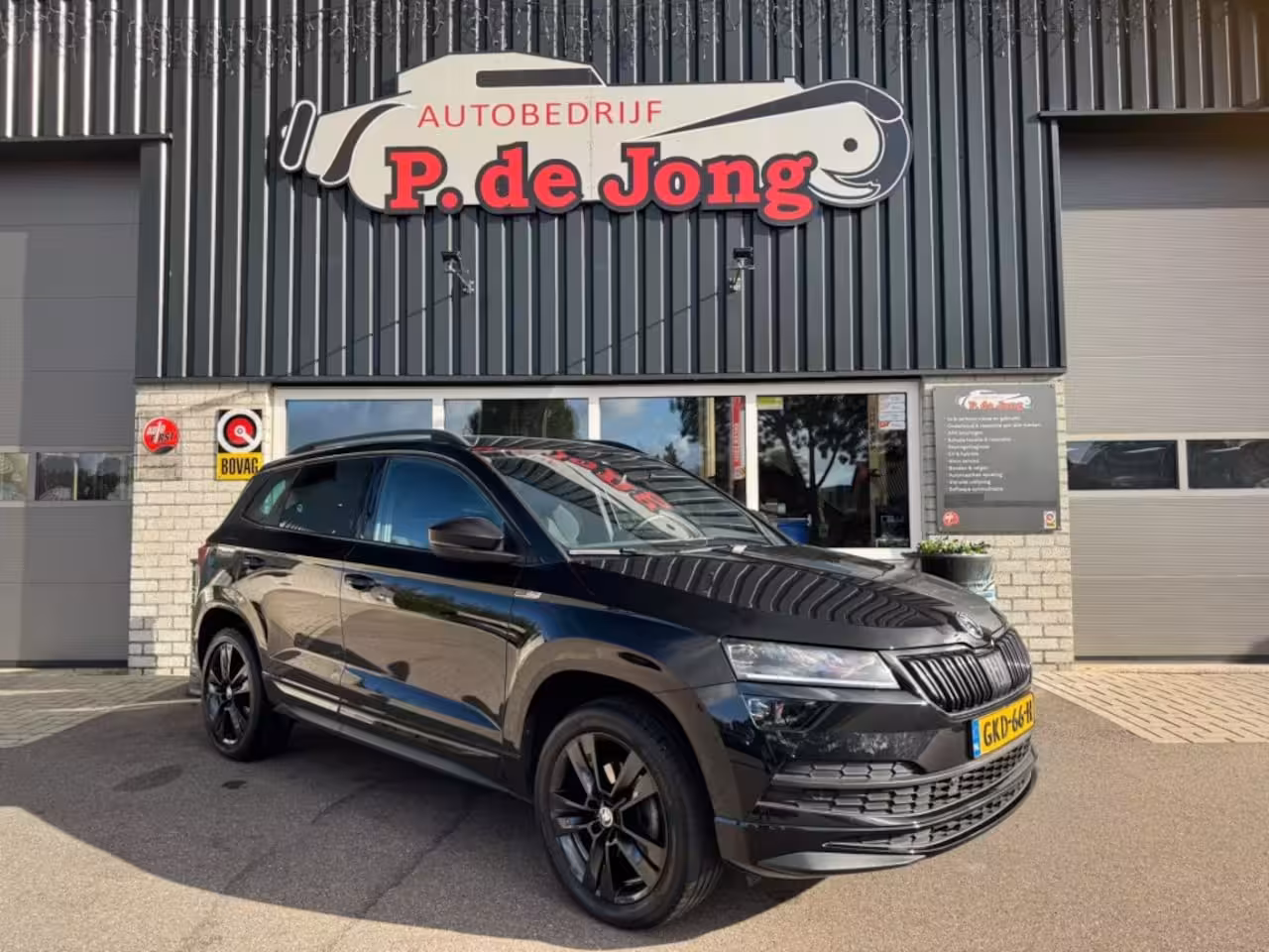 Skoda Karoq 1.5 TSI SPORTLINE Sportstoelen Zwartoptiek Stoelverw. voor/achter Keyless Sfeerverl