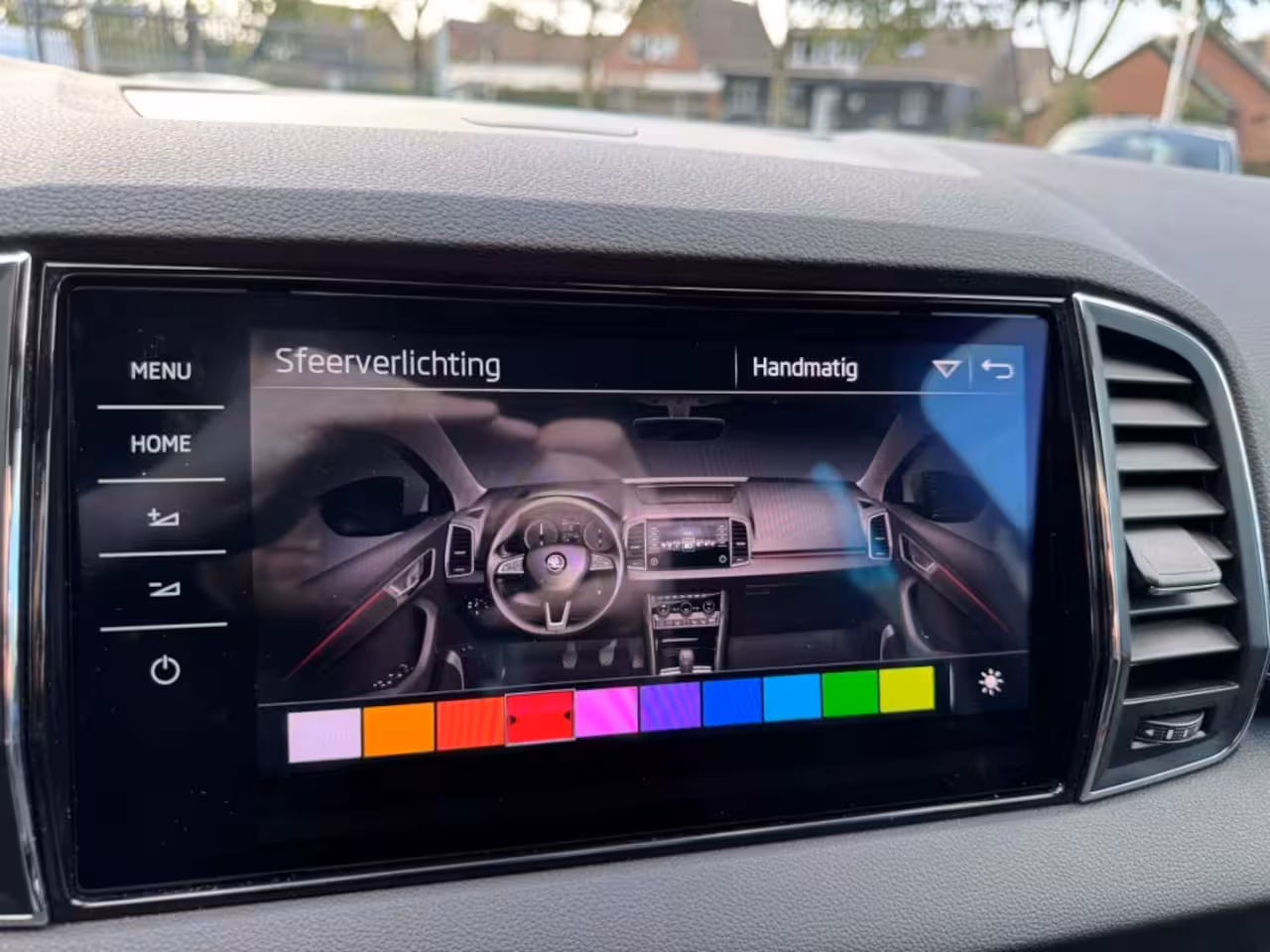 Skoda Karoq 1.5 TSI SPORTLINE Sportstoelen Zwartoptiek Stoelverw. voor/achter Keyless Sfeerverl