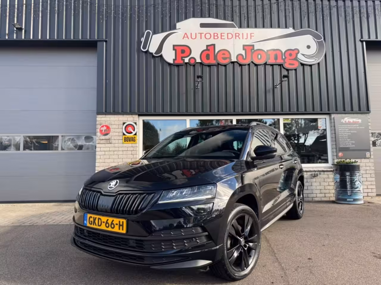 Skoda Karoq 1.5 TSI SPORTLINE Sportstoelen Zwartoptiek Stoelverw. voor/achter Keyless Sfeerverl