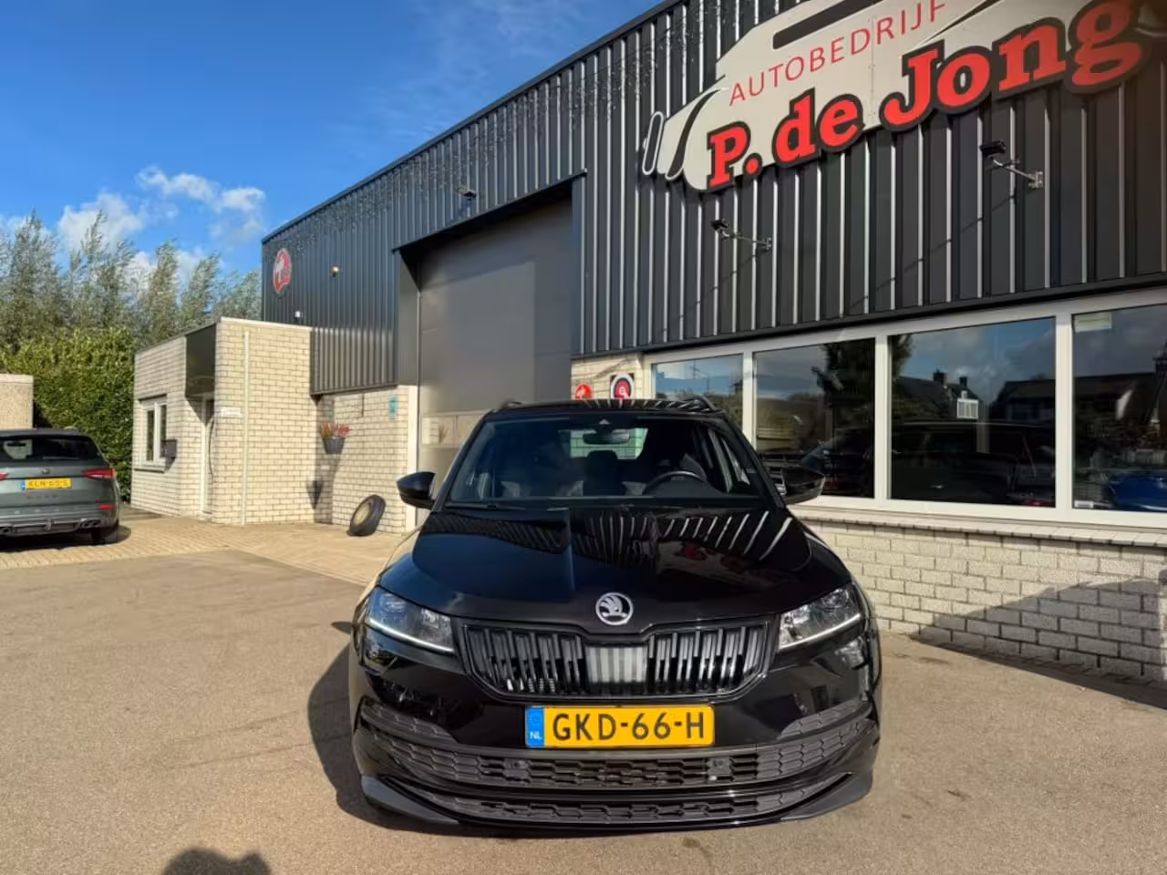 Skoda Karoq 1.5 TSI SPORTLINE Sportstoelen Zwartoptiek Stoelverw. voor/achter Keyless Sfeerverl