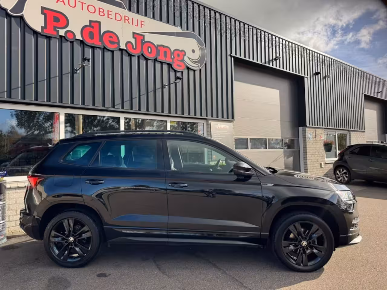 Skoda Karoq 1.5 TSI SPORTLINE Sportstoelen Zwartoptiek Stoelverw. voor/achter Keyless Sfeerverl